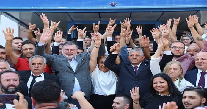 menderes-belediye-baskan-vekili-secilen-sen-hizmet-icin-geldik-hizmet-edecegiz-1786970448526
