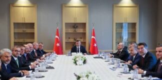 Tanrıkulu’dan Fon Kurulu Fotoğrafına Dikkat Çeken Soru: Devlet Kurulunda Siyasetin İşi Ne?