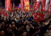 Halk TV Önünde Binler Buluştu: Haber Alma Hakkına Sahip Çıktılar